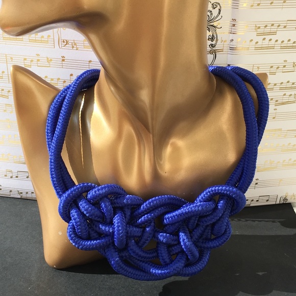 Brand new bib necklace - Picture 3 of 3